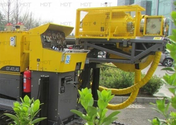 Độ sâu 1250m Giàn khoan lõi 1800 vòng / phút Giàn khoan giếng nước di động