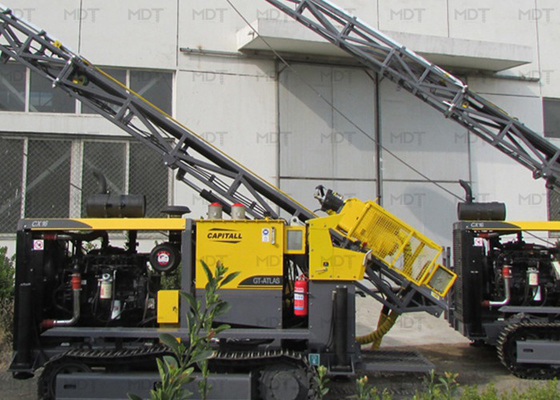 Độ sâu 1250m Giàn khoan lõi 1800 vòng / phút Giàn khoan giếng nước di động