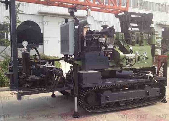Máy khoan đứng lực kéo tối đa 200kN Trọng lượng 25t 0-100m / phút Tốc độ nâng